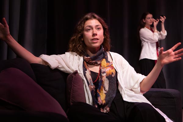 Alumnas del Estudi0 Corazza actuando